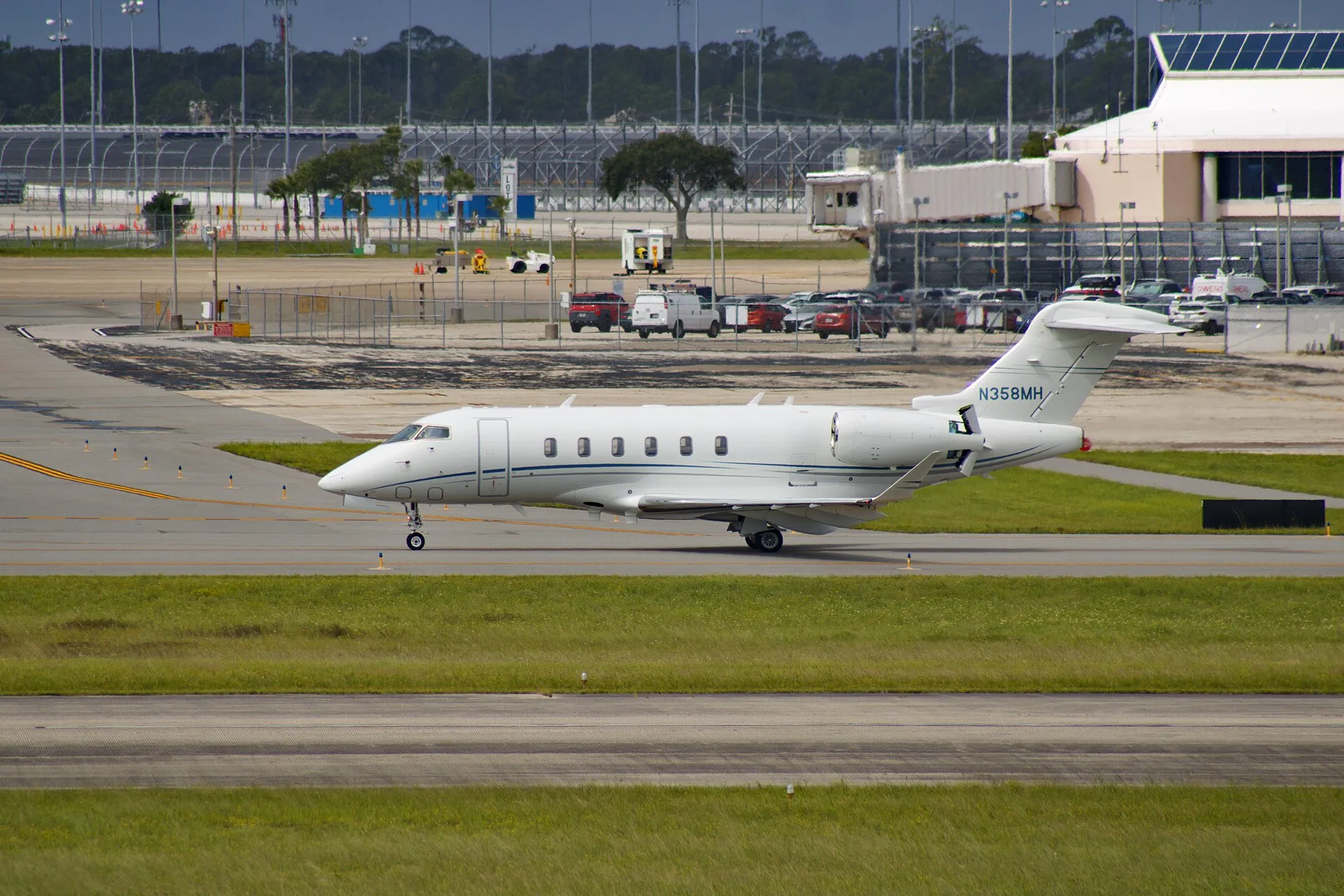 A Challenger 3500, second view