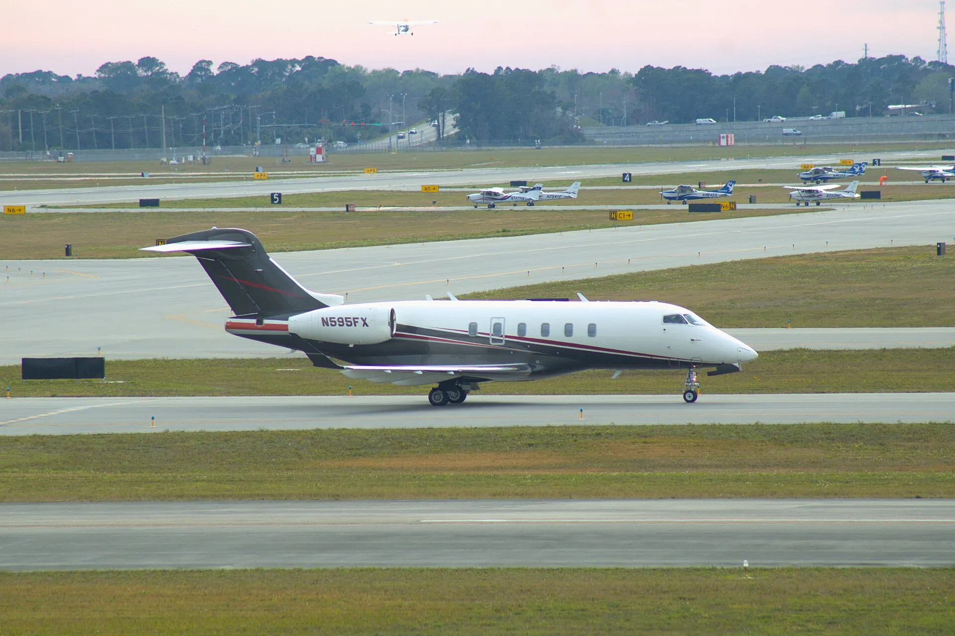 A Challenger 3500, second view