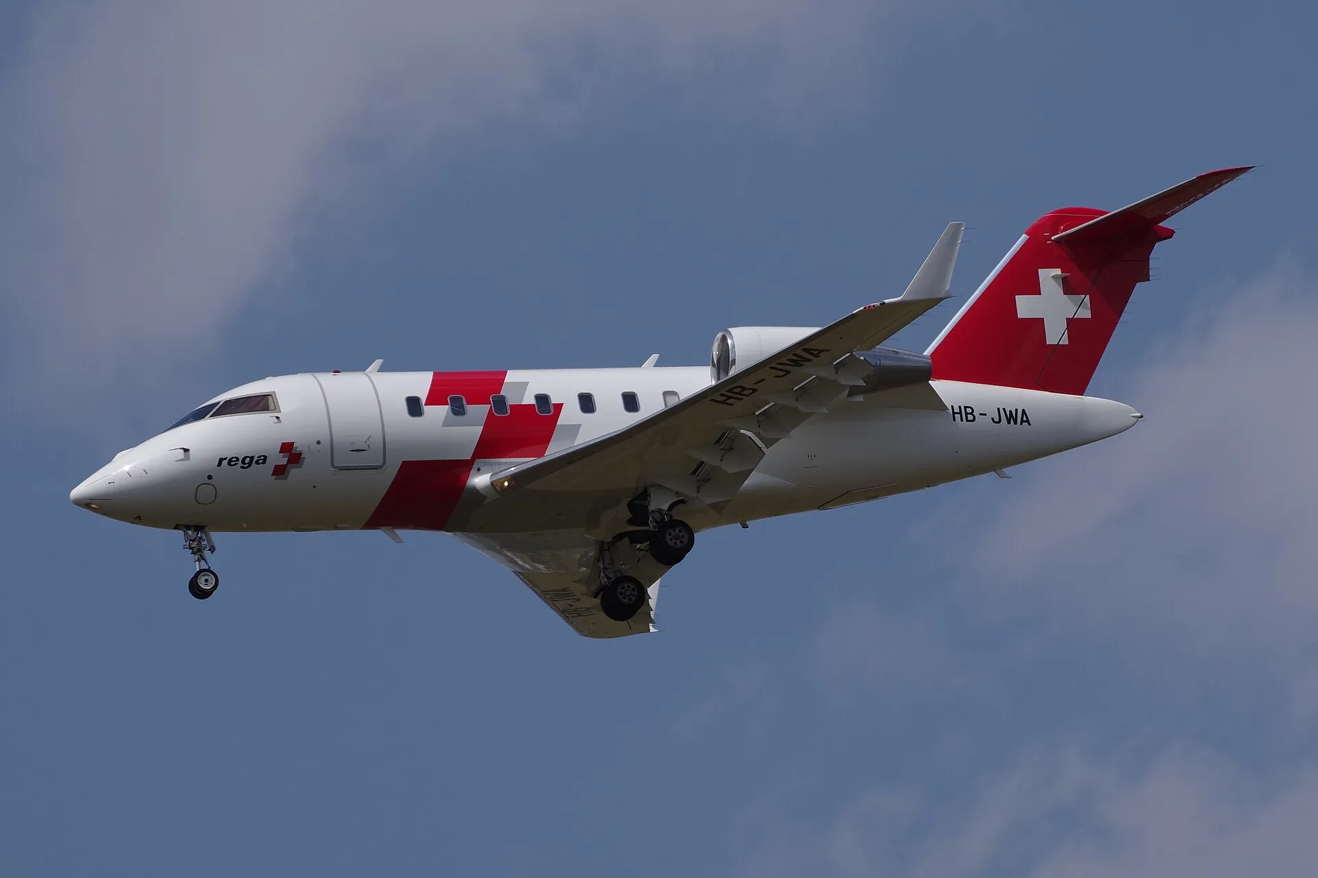 A Challenger 650 in service, photographed from the side
