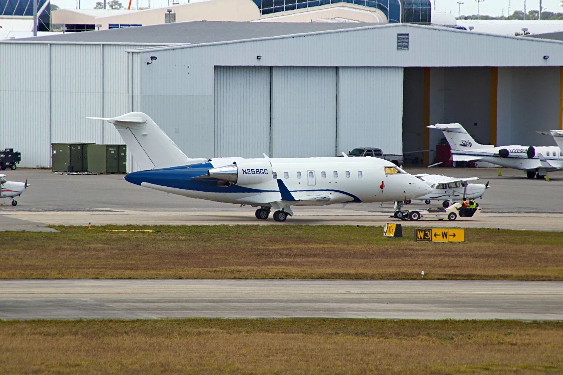A Challenger 650, second view
