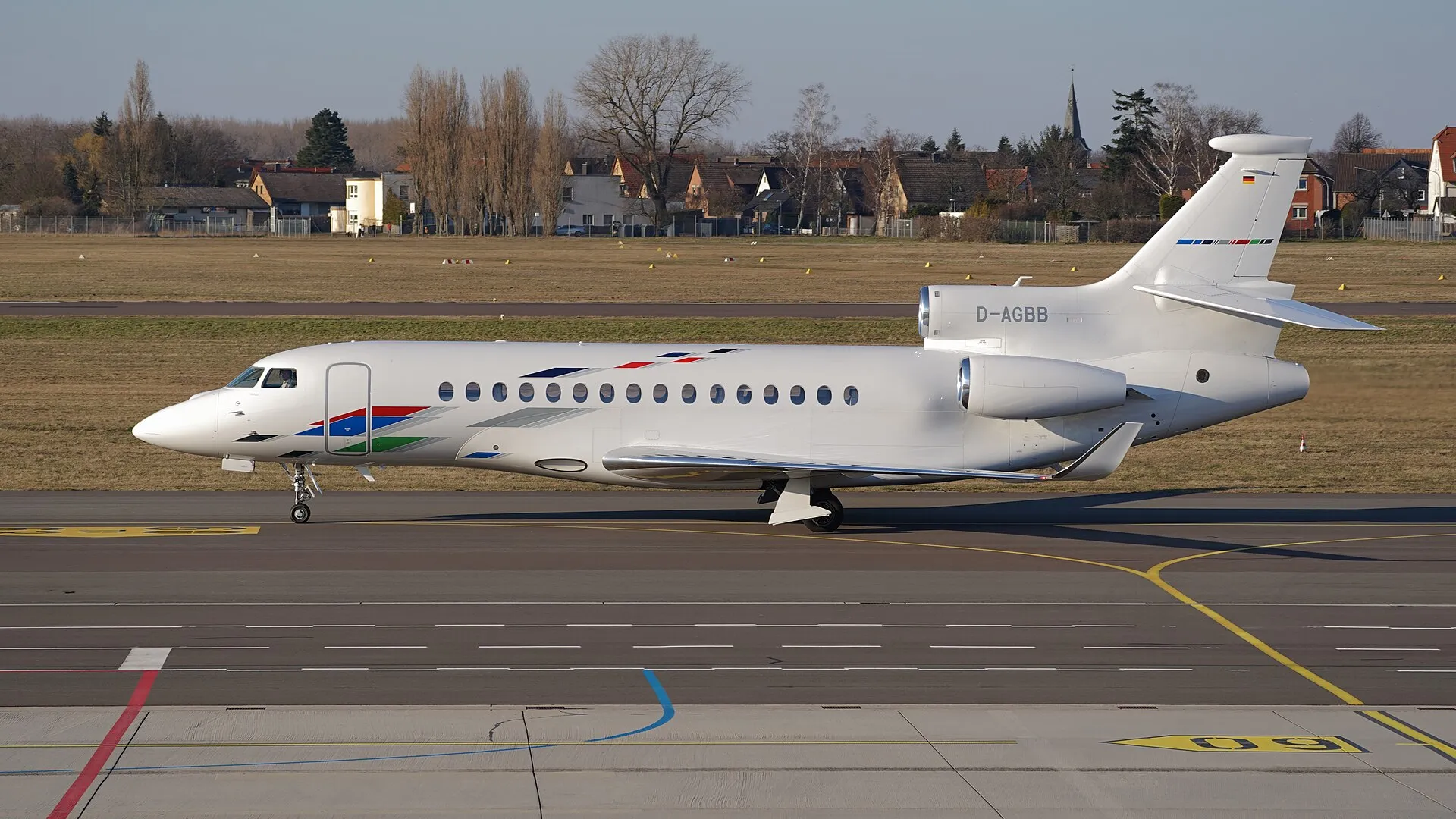 A Falcon 8X, second view