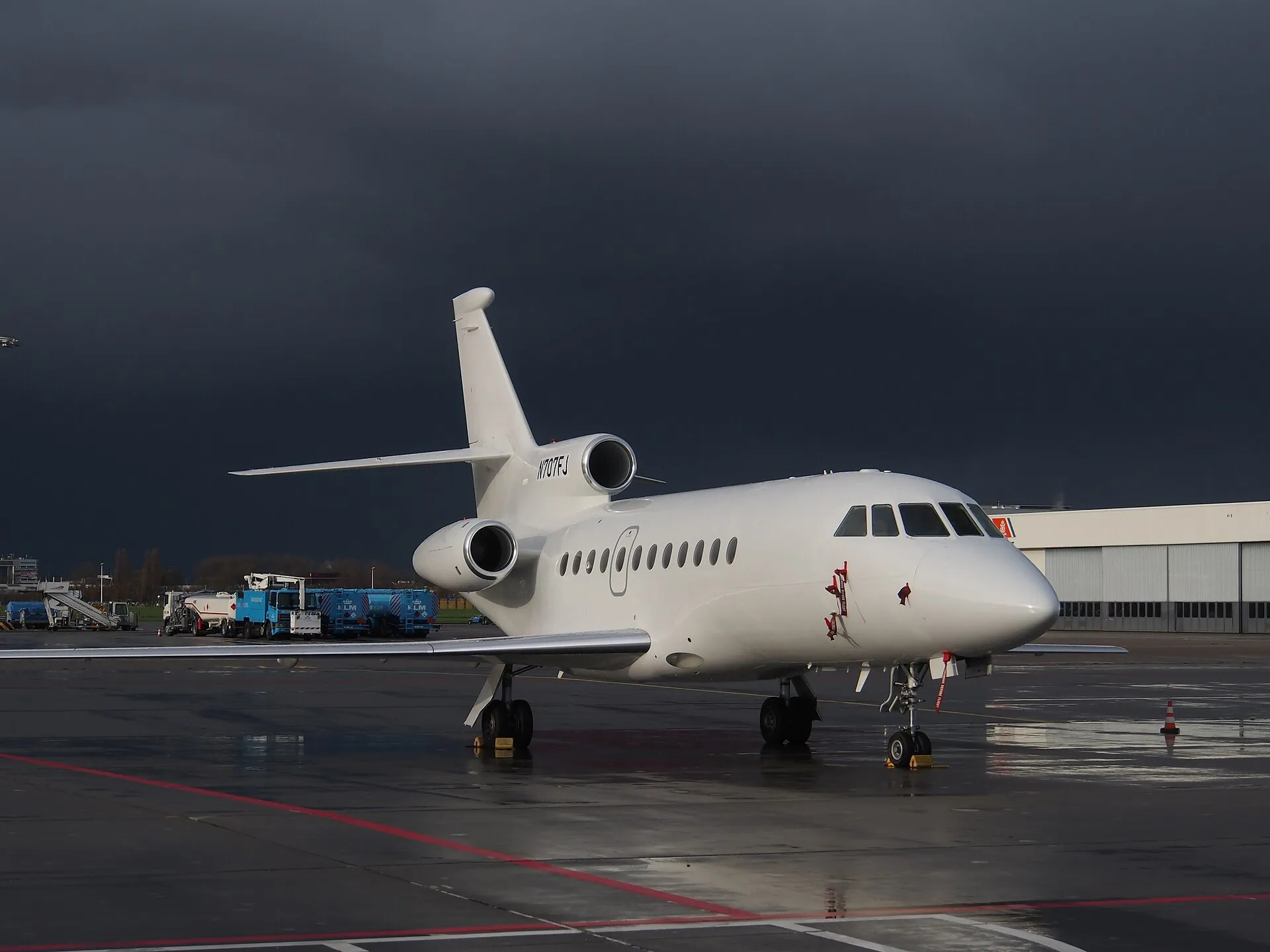 A Falcon 900LX, second view