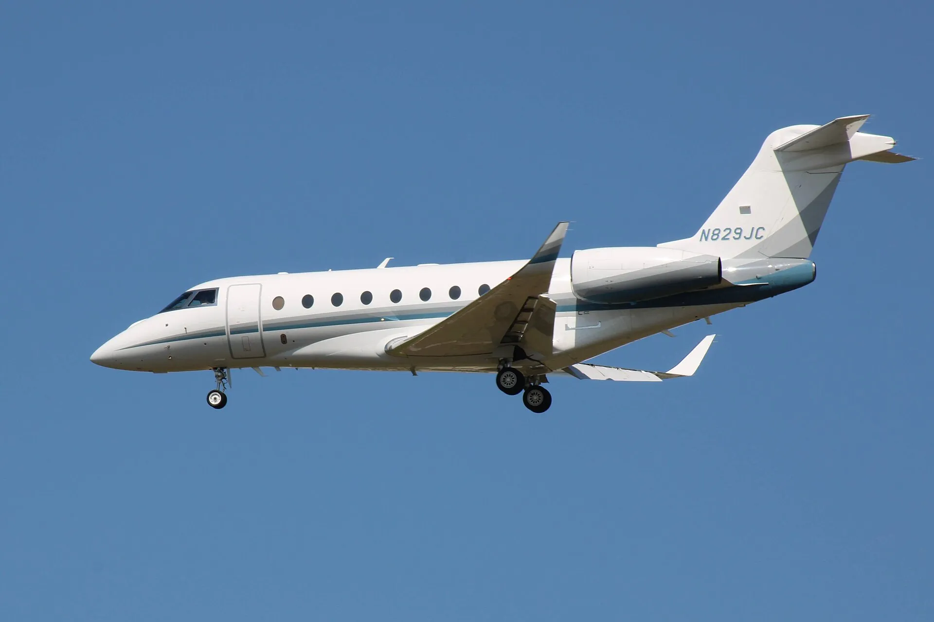 A Gulfstream G280 in service, photographed from the side