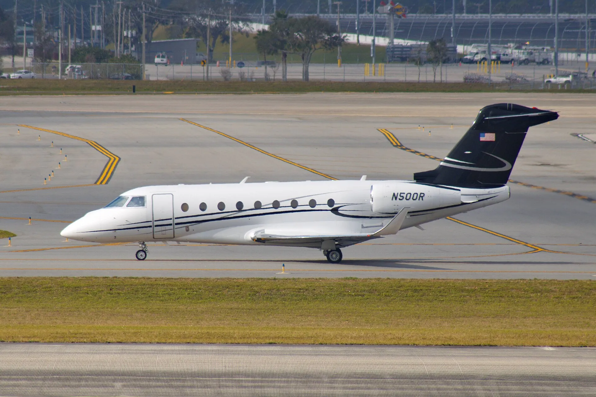 A Gulfstream G280, second view