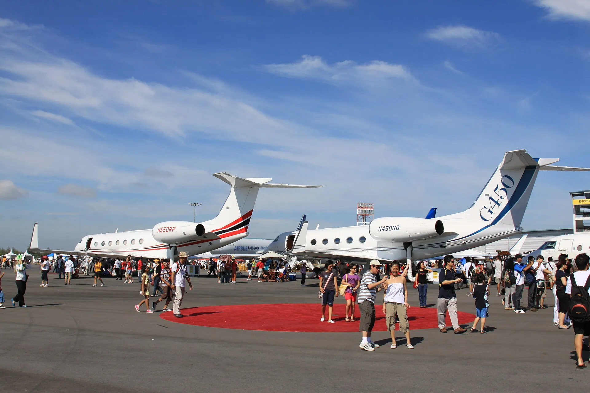 A Gulfstream G550, second view