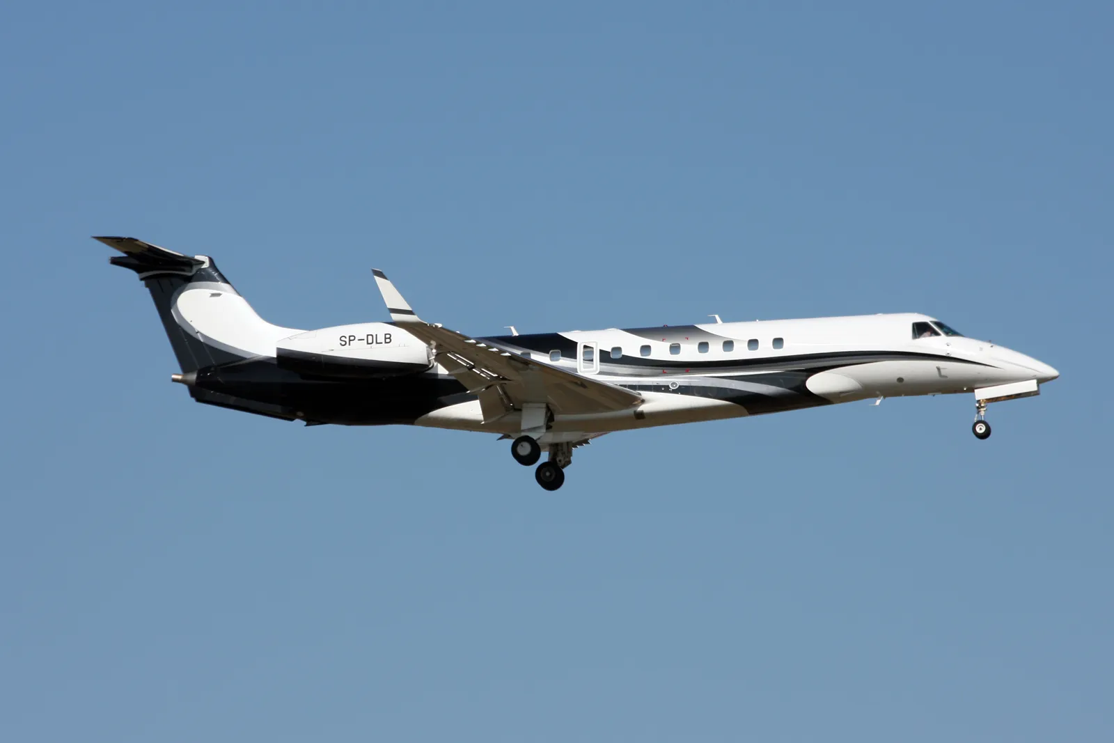 A Legacy 600 in service, photographed from the side
